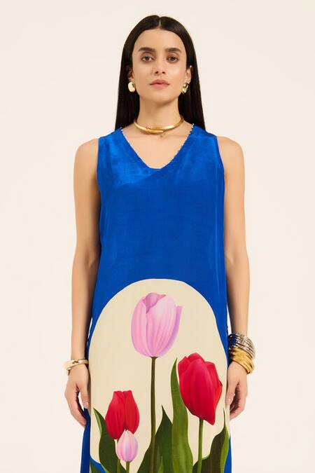 Ruhr India Blue Crepe V-neck Ink Laleh Kurta Set at Aza Fashions Ruhr India_Blue Crepe V-neck Ink Laleh Kurta Set _at_Aza_Fashions