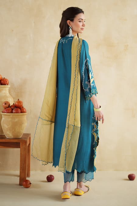 172 Threads Neelbari Kurta Set With Dupatta 