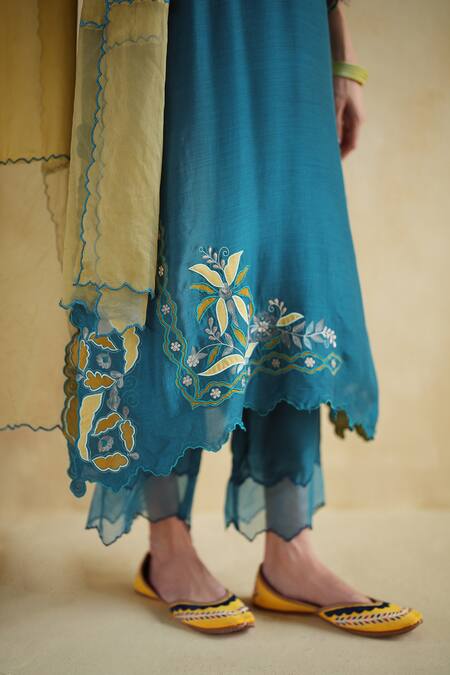 Buy_172 Threads_Green Muslin, Cotton, Organza Embroidery Round Neelbari Kurta Set With Dupatta 