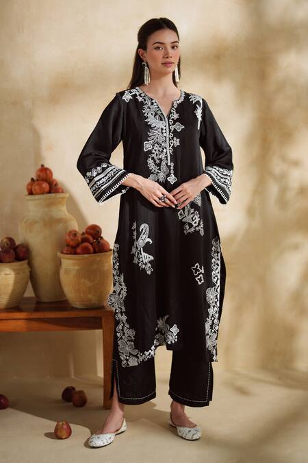 Shop_172 Threads_Black Muslin, Cotton, Organza Embroidery Split V-neck Kurta Set With Dupatta _Online_at_Aza_Fashions