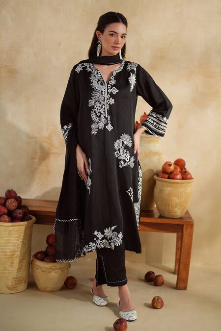 172 Threads_Black Muslin, Cotton, Organza Embroidery Split V-neck Kurta Set With Dupatta _at_Aza_Fashions