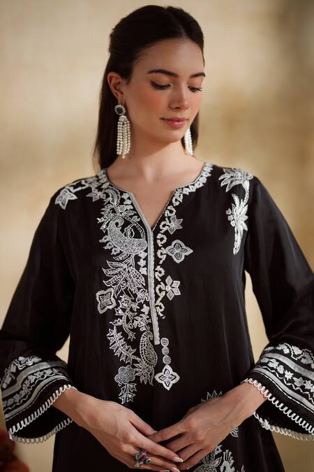 Buy_172 Threads_Black Muslin, Cotton, Organza Embroidery Split V-neck Kurta Set With Dupatta 