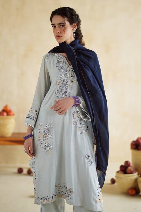172 Threads_Blue Chiffon, Net Embroidery V-neck Dove Kurta Set With Dupatta _at_Aza_Fashions