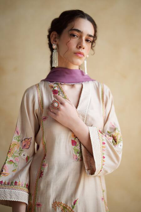 172 Threads_Blush Muslin, Cotton, Organza Embroidery Split V-neck Kurta Set With Dupatta _Online_at_Aza_Fashions