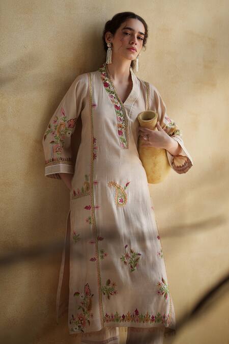 Shop_172 Threads_Blush Muslin, Cotton, Organza Embroidery Split V-neck Kurta Set With Dupatta 