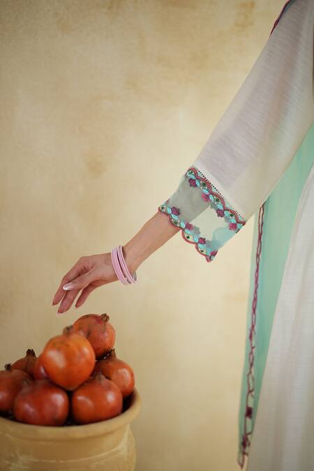 172 Threads_Off White Muslin, Cotton, Organza Embroidery Split Almond Kurta Set With Dupatta _Online_at_Aza_Fashions