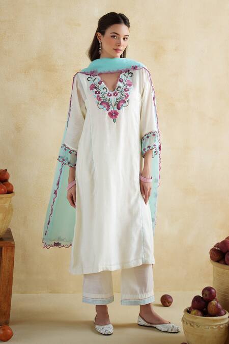 Buy_172 Threads_Off White Muslin, Cotton, Organza Embroidery Split Almond Kurta Set With Dupatta 