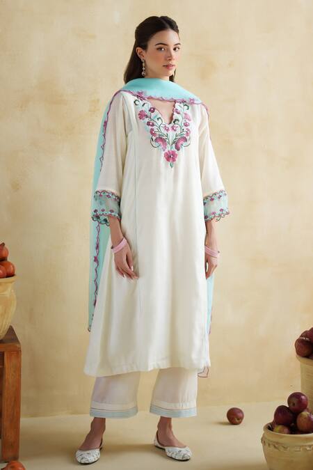 Buy_172 Threads_Off White Muslin, Cotton Embroidery Split V-neck Kurta Palazzo Set _Online_at_Aza_Fashions
