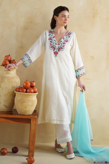Buy_172 Threads_Off White Muslin, Cotton Embroidery Split V-neck Kurta Palazzo Set 