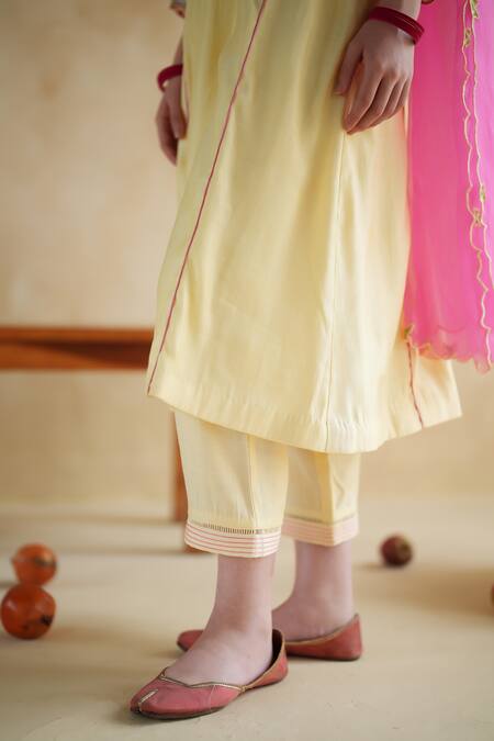 Buy_172 Threads_Yellow Muslin, Cotton, Organza Embroidery Round Butter Kurta Set With Dupatta _Online_at_Aza_Fashions