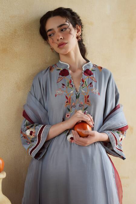 Buy_172 Threads_Slate Muslin, Cotton, Organza Embroidery Round Neck Gray Kurta Set With Dupatta 
