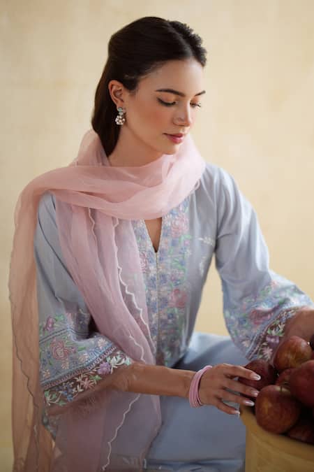 Buy_172 Threads_Blue Muslin, Cotton, Organza Embroidery, Lace Keyhole Neck Twilight Kurta Set 