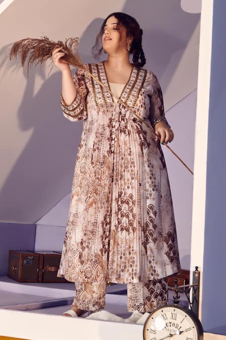 Mamicha Off White Georgette Embroidery V-neck Retro 3 Piece Co-ord Set