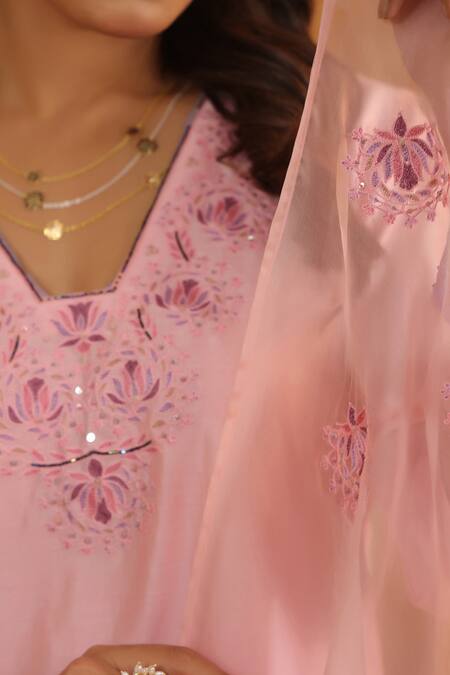 Anshu Wadhwa_Pink Chanderi Silk, Cotton, Organza Embroidery V-neck Kurta Set _Online_at_Aza_Fashions