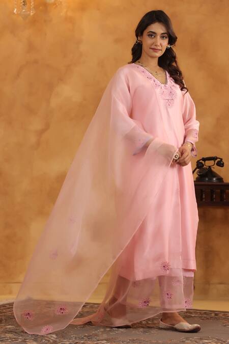 Buy_Anshu Wadhwa_Pink Chanderi Silk, Cotton, Organza Embroidery V-neck Kurta Set _Online_at_Aza_Fashions