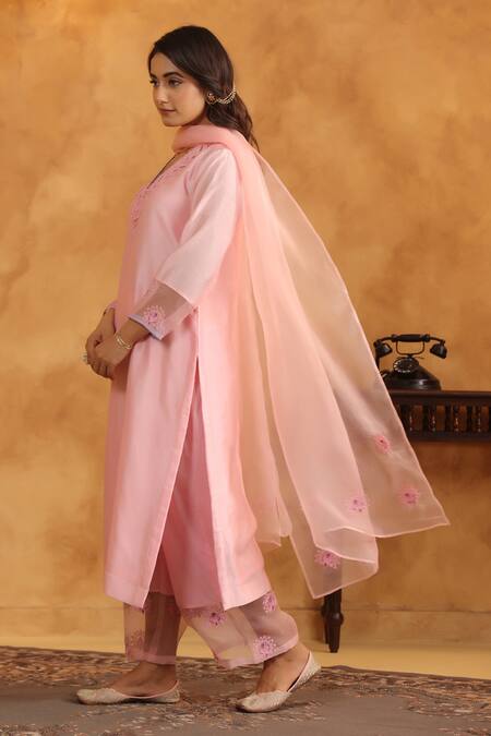 Anshu Wadhwa_Pink Chanderi Silk, Cotton, Organza Embroidery V-neck Kurta Set _at_Aza_Fashions