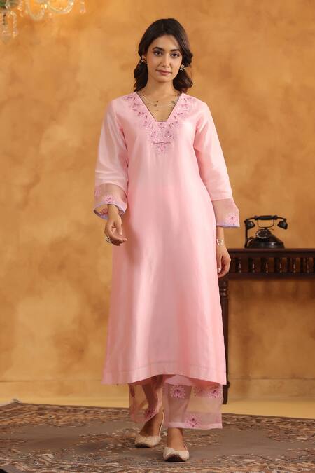Shop_Anshu Wadhwa_Pink Chanderi Silk, Cotton, Organza Embroidery V-neck Kurta Set 