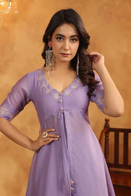 Anshu Wadhwa Mauve Chanderi, Muslin, Organza Embroidery Split V-neck Kurta Set With Dupatta at Aza Fashions Anshu Wadhwa_Mauve Chanderi, Muslin, Organza Embroidery Split V-neck Kurta Set With Dupatta_at_Aza_Fashions