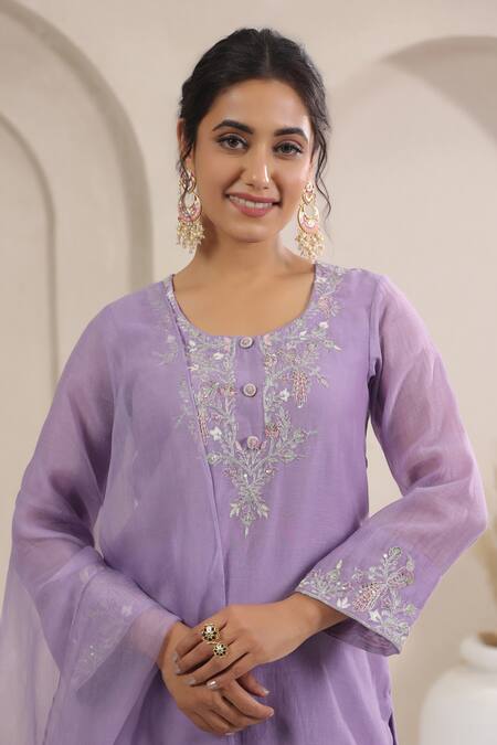 Buy_Anshu Wadhwa_Mauve Chanderi, Muslin, Organza Embroidery Round Neck Kurta Set With Dupatta 