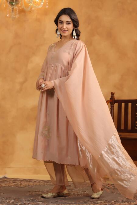 Anshu Wadhwa_Peach Chanderi, Cotton Embroidery V-neck Kurta Set _Online_at_Aza_Fashions
