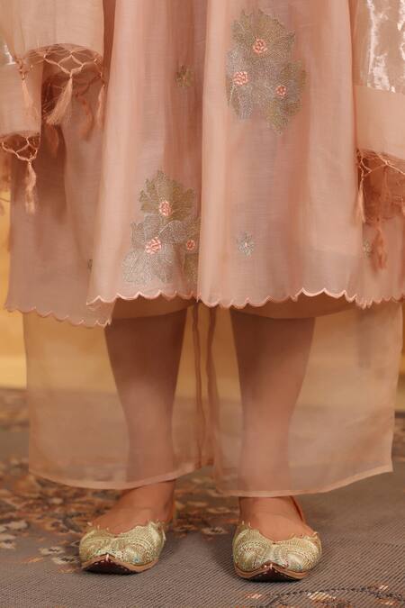 Buy_Anshu Wadhwa_Peach Chanderi, Cotton Embroidery V-neck Kurta Set 