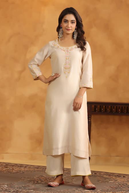 Anshu Wadhwa_White Chanderi Silk, Cotton, Organza Embroidery Round Neck Kurta Set _Online_at_Aza_Fashions