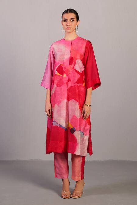 Clos_Pink Linen, Silk Round Neck Blush Abstract Print Kurta And Pant Set _at_Aza_Fashions