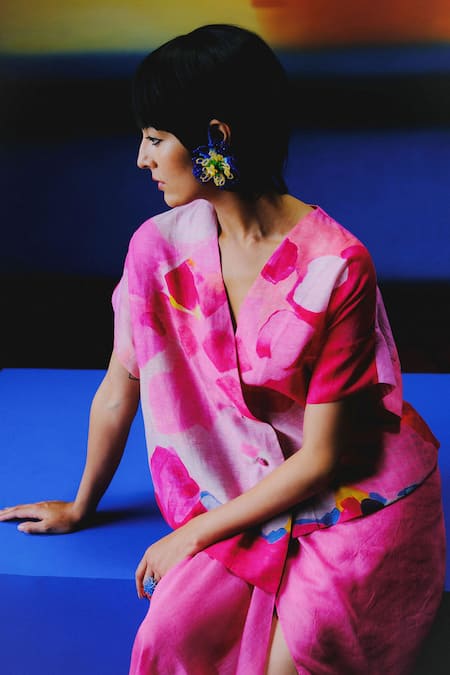 Clos Blush Linen, Silk V-neck Pink Kurta And Dhoti Skirt at Aza Fashions Clos_Blush Linen, Silk V-neck Pink Kurta And Dhoti Skirt _at_Aza_Fashions