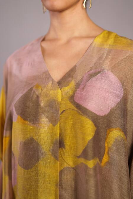 Clos_Beige Linen, Silk V-neck Designer Smoky And Yellow Kurta Set _Online_at_Aza_Fashions