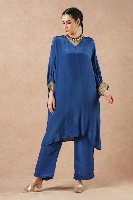 Dori & CO. Sapphire Embroidery V-neck Blue Silk Crepe Set 