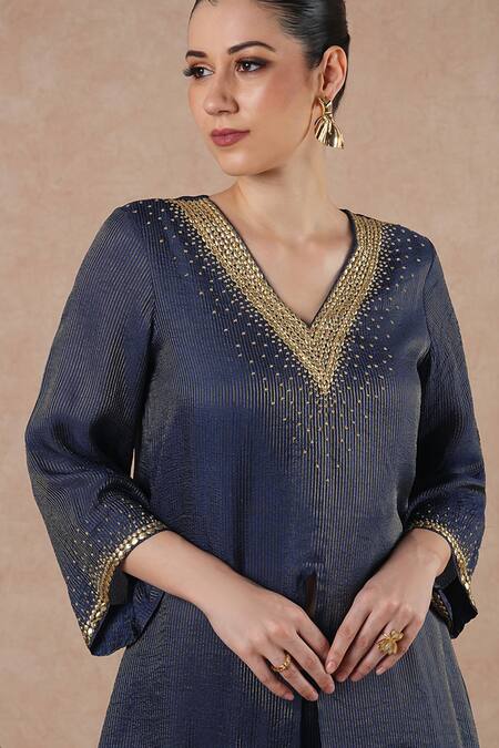 Buy_Dori & CO._Blue Tissue, Silk Embroidery V-neck Midnight Metal Kurta Set _Online_at_Aza_Fashions