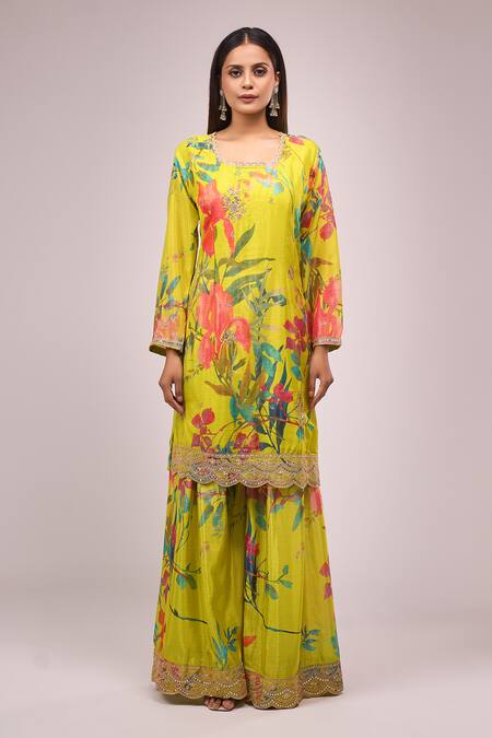 Samyukta Singhania_Green Chinon, Silk Embroidery, Sequins Square Neck Floral Set _Online_at_Aza_Fashions