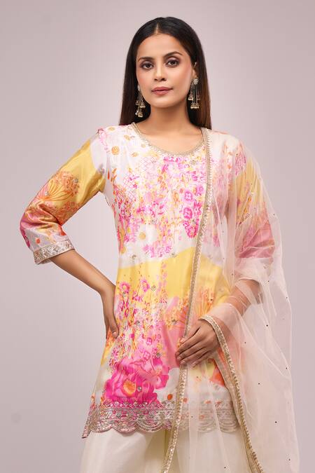 Samyukta Singhania White Chinon, Silk Embroidery, Sequins Round Neck Floral Kurta Palazzo Set at Aza Fashions Samyukta Singhania_White Chinon, Silk Embroidery, Sequins Round Neck Floral Kurta Palazzo Set _at_Aza_Fashions