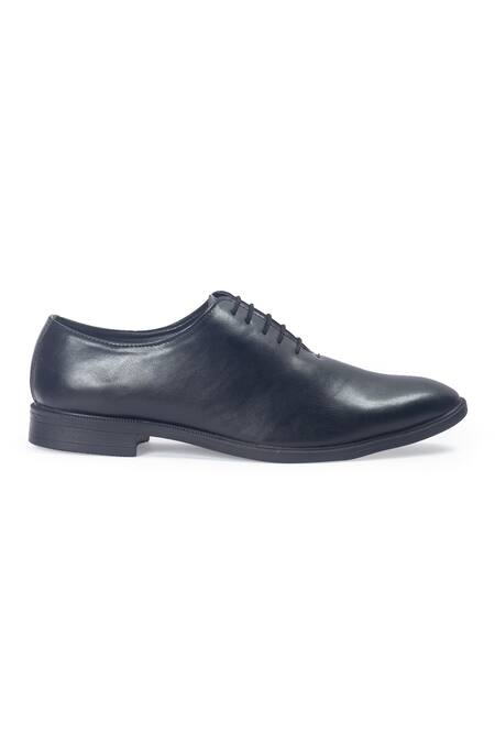 Domani_Black Classic Wholecut Derby Shoes _Online_at_Aza_Fashions
