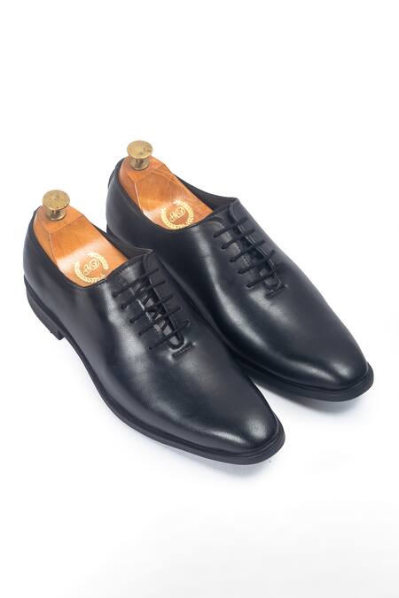 Buy_Domani_Black Classic Wholecut Derby Shoes _Online_at_Aza_Fashions