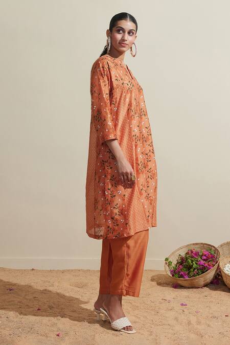 Shop_Dressfolk_Orange Chanderi Embroidery V-neck Floral Kurta Pant Set_Online_at_Aza_Fashions