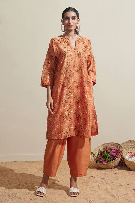 Dressfolk_Orange Chanderi Embroidery V-neck Floral Kurta Pant Set_at_Aza_Fashions
