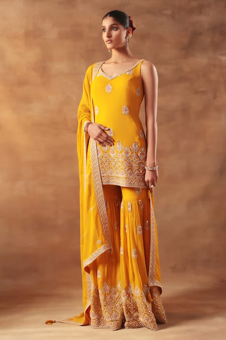 Buy_Meenagurnam_Yellow Georgette, Viscose Embroidery, Beads V-neck Sharara Kurta Set _Online_at_Aza_Fashions