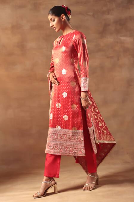 Buy Meenagurnam Red Tissue, Jacquard Embroidery Keyhole Neck Kurta Set Online at Aza Fashions Buy_Meenagurnam_Red Tissue, Jacquard Embroidery Keyhole Neck Kurta Set _Online_at_Aza_Fashions