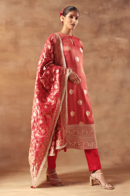 Meenagurnam Red Tissue, Jacquard Embroidery Keyhole Neck Kurta Set 