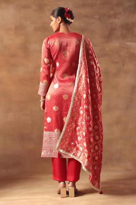 Meenagurnam Red Tissue, Jacquard Embroidery Keyhole Neck Kurta Set Online at Aza Fashions Meenagurnam_Red Tissue, Jacquard Embroidery Keyhole Neck Kurta Set _Online_at_Aza_Fashions