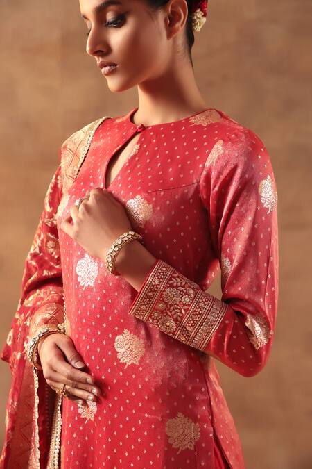 Meenagurnam Red Tissue, Jacquard Embroidery Keyhole Neck Kurta Set at Aza Fashions Meenagurnam_Red Tissue, Jacquard Embroidery Keyhole Neck Kurta Set _at_Aza_Fashions