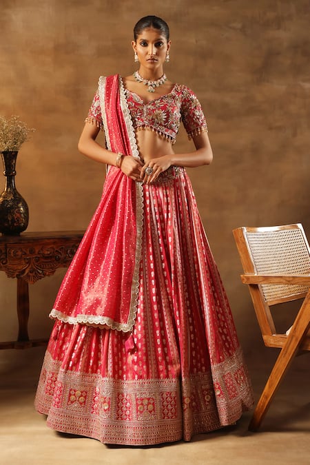 Meenagurnam Magenta Tissue Sequins, Beads Round Neck Embroidered Lehenga Set 