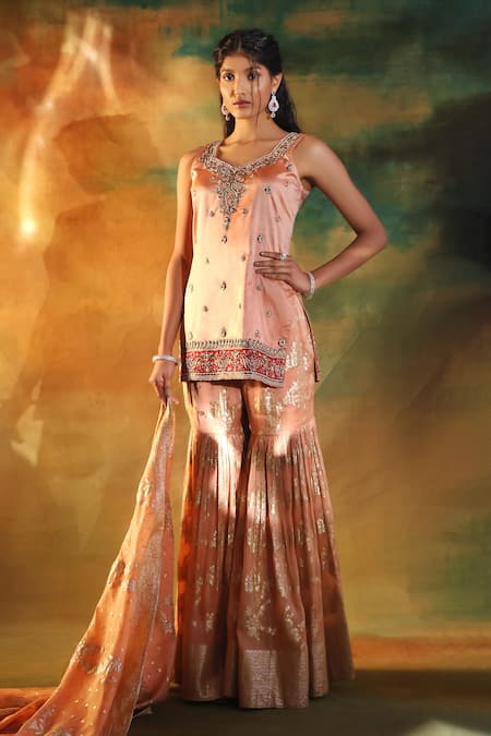 Buy_Meenagurnam_Blush Sequins, Embroidery Round Neck Gold Kurta Set _Online_at_Aza_Fashions