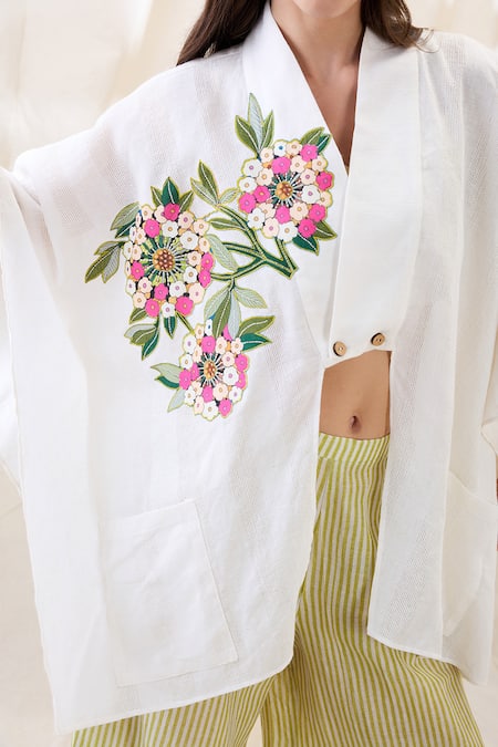 Soup By Sougat Paul White Linen Embroidery Shawl Neck Gulzaar Appliqued Co-ord Set at Aza Fashions Soup By Sougat Paul_White Linen Embroidery Shawl Neck Gulzaar Appliqued Co-ord Set _at_Aza_Fashions