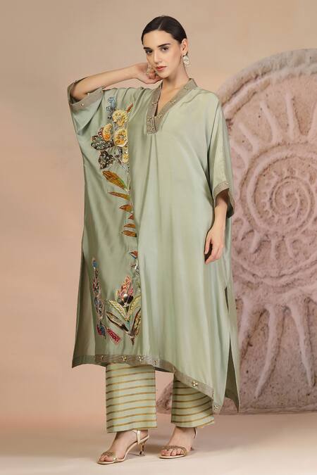 Soniya G_Green Muslin, Silk Embroidery V-neck Pista Kurta And Pant Set _Online_at_Aza_Fashions