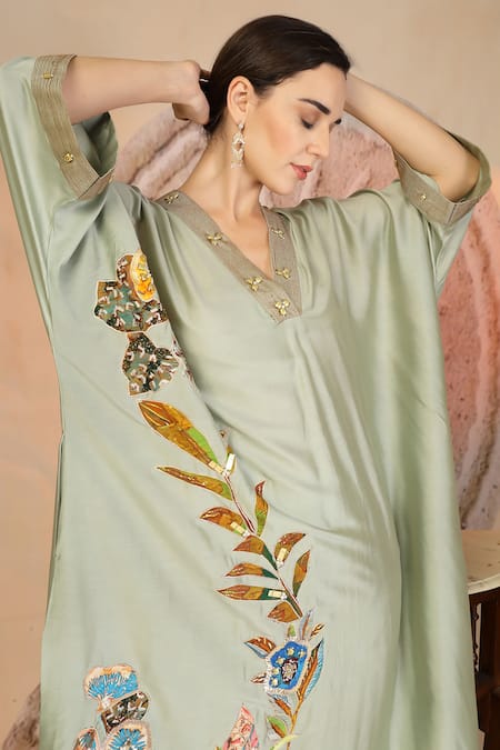 Soniya G_Green Muslin, Silk Embroidery V-neck Pista Kurta And Pant Set _at_Aza_Fashions