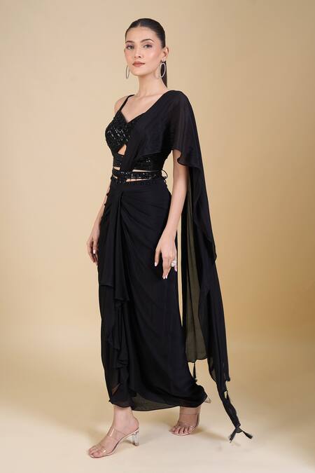 Buy_Samyukta Singhania_Black Chinon Sequins, Zari Sweetheart Neck Hand Embroidered Saree Set_Online_at_Aza_Fashions