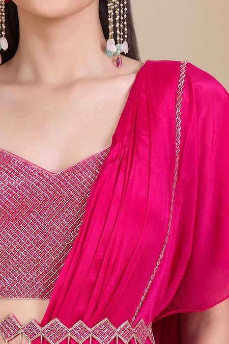 Samyukta Singhania_Magenta Chinon Embroidery Sweetheart Neck Hand Blouse And Saree Set _Online_at_Aza_Fashions