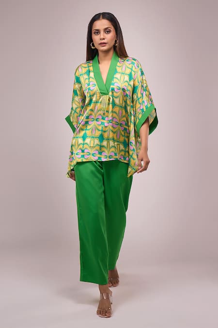 Naintara Bajaj_Green Crepe Embroidery V-neck Hanging Hand Work Top And Pant Set _Online_at_Aza_Fashions